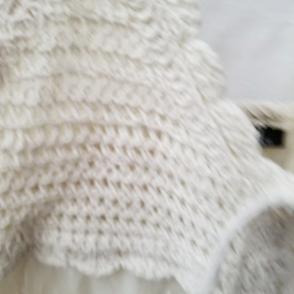 Cream Macrame & Lace Crop Top - Picture 3 of 8